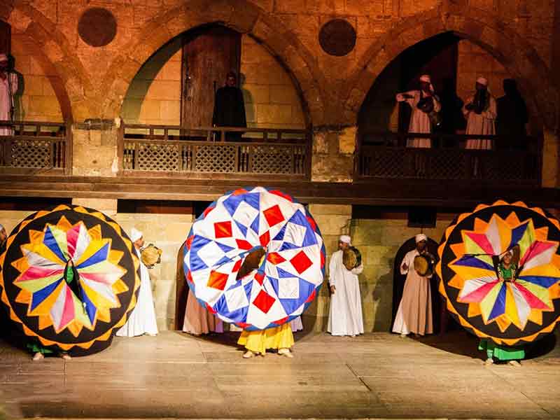 Spectacle de Tanoura, danse folklorique égyptienne