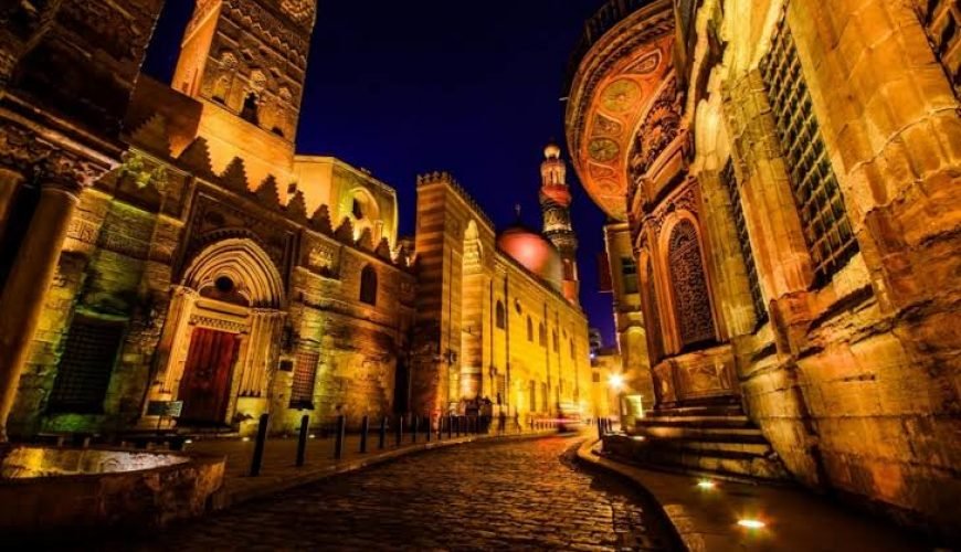 Amazing Al Moez Street is 1 of the oldest streets in Egypt.