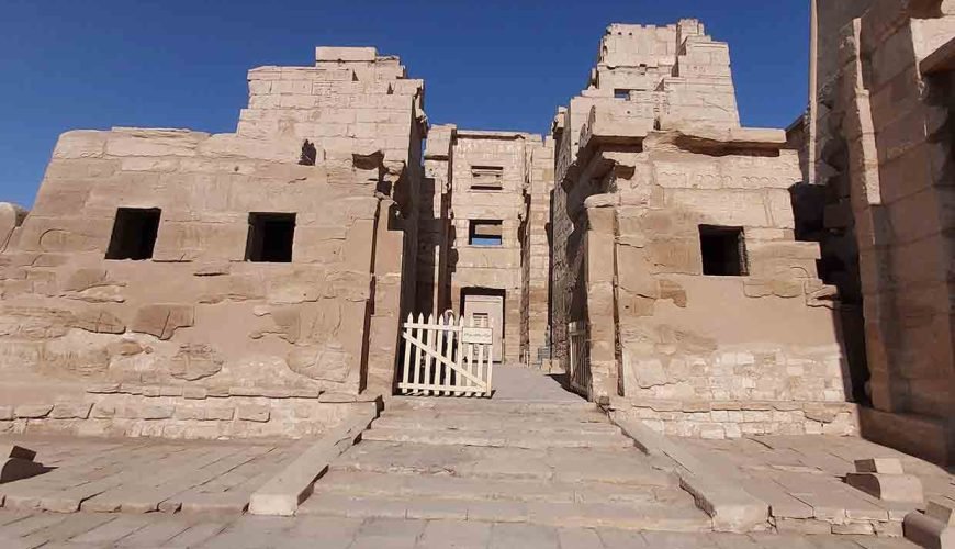 The Magnificent Medinet Habu: The 3 most famous statues.